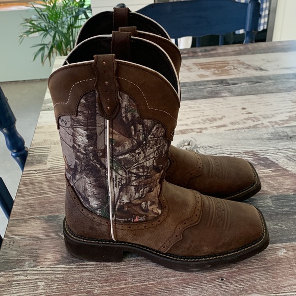 Justin Gypsy Square Toed Cowboy Boots - Picture 2 of 5